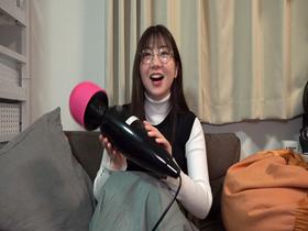 アハハハって笑う豪快スマイル女子!ノリよくて愛嬌ある娘が・・・デカチンのバコ突きくらって白目剥きながらひっくい声でイグイグ連呼 サンプル動画サムネイル